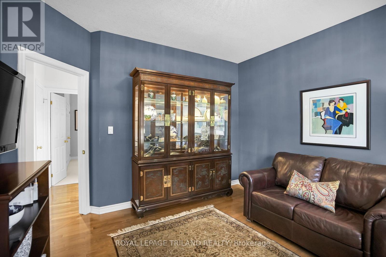 26 Butternut Lane, London South, Ontario  N6K 4J4 - Photo 8 - X12501564