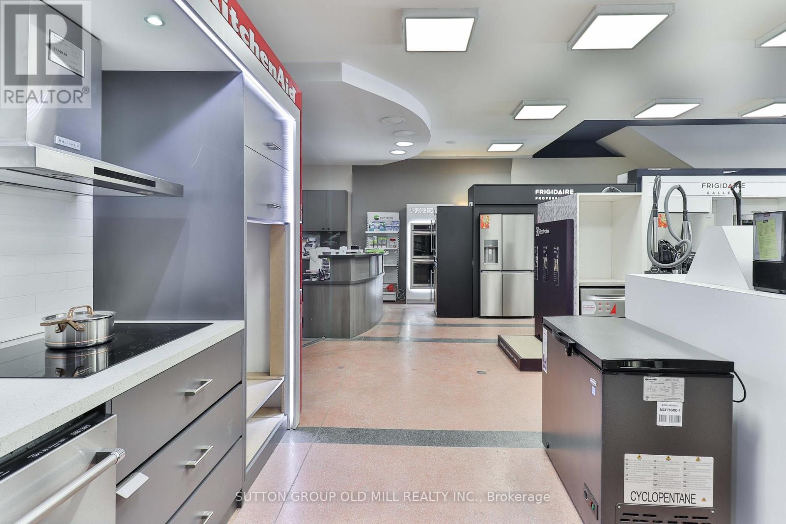 2882 Lake Shore Boulevard W, Toronto (New Toronto), Ontario  M8Y 1K4 - Photo 14 - W12501478