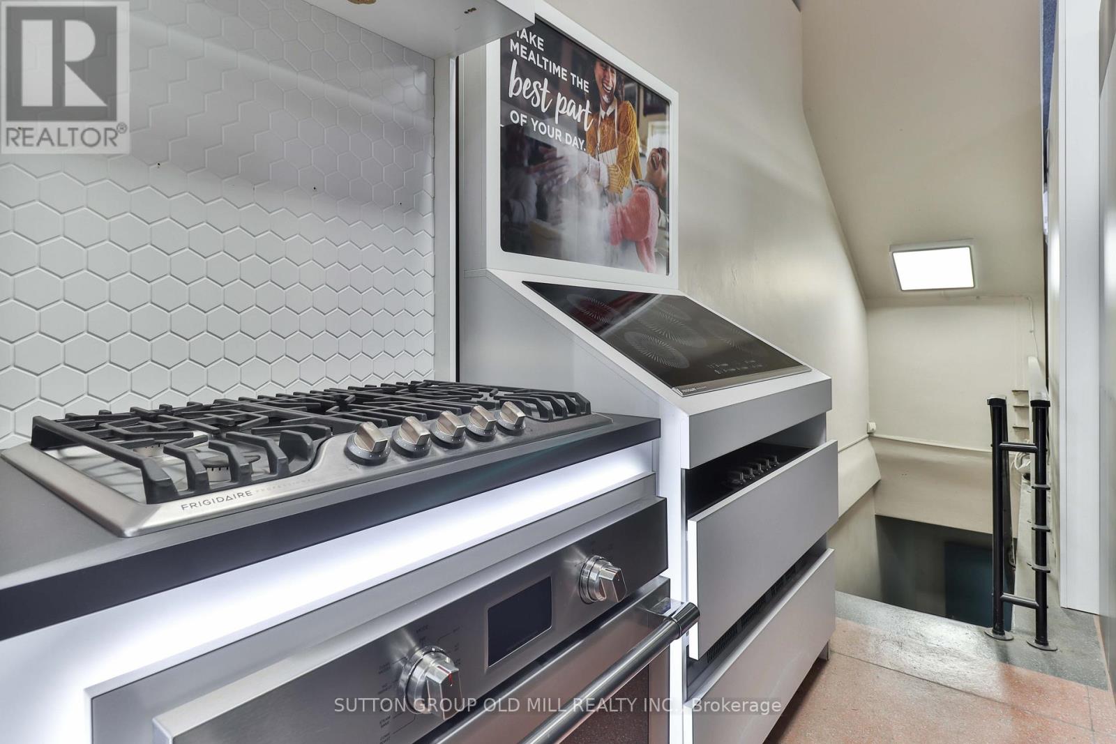 2882 Lake Shore Boulevard W, Toronto (New Toronto), Ontario  M8Y 1K4 - Photo 22 - W12501478