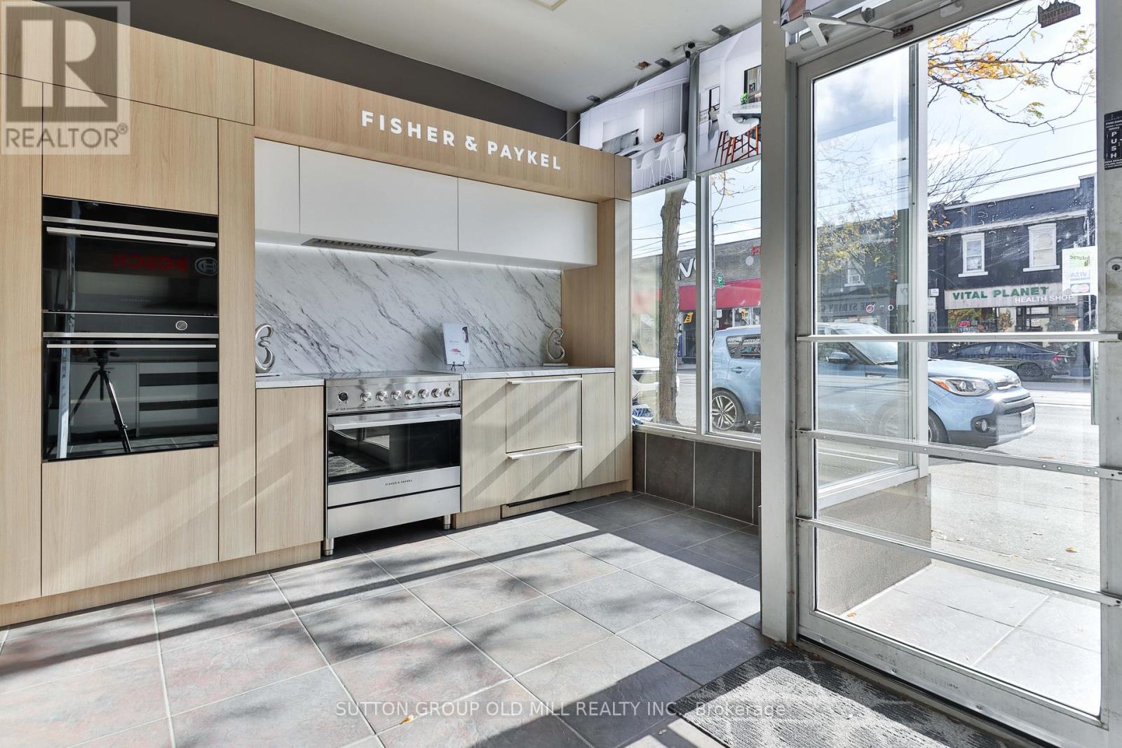 2882 Lake Shore Boulevard W, Toronto (New Toronto), Ontario  M8Y 1K4 - Photo 5 - W12501478