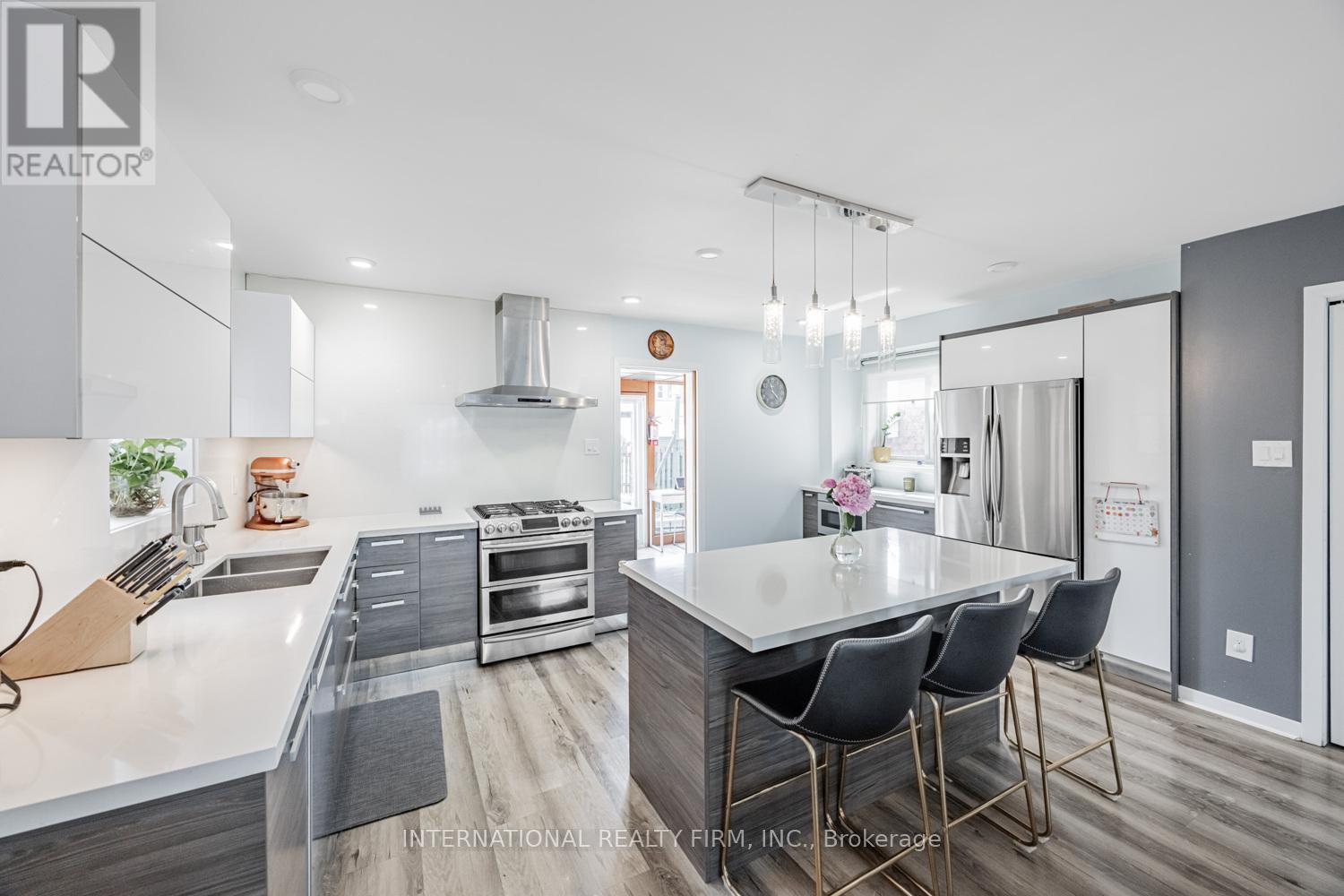 49 Lapp Street, Toronto (Rockcliffe-Smythe), Ontario  M6N 3W5 - Photo 12 - W12501520