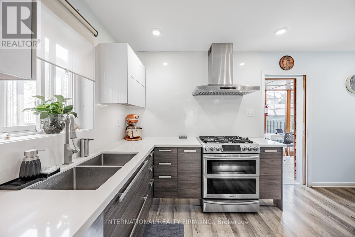 49 Lapp Street, Toronto (Rockcliffe-Smythe), Ontario  M6N 3W5 - Photo 13 - W12501520