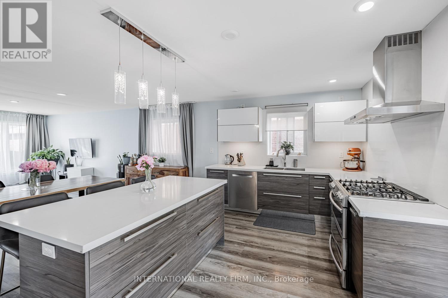 49 Lapp Street, Toronto (Rockcliffe-Smythe), Ontario  M6N 3W5 - Photo 14 - W12501520