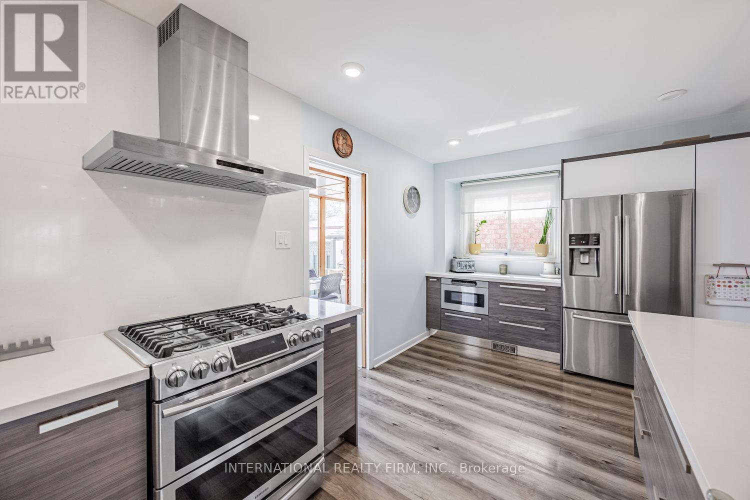 49 Lapp Street, Toronto (Rockcliffe-Smythe), Ontario  M6N 3W5 - Photo 16 - W12501520