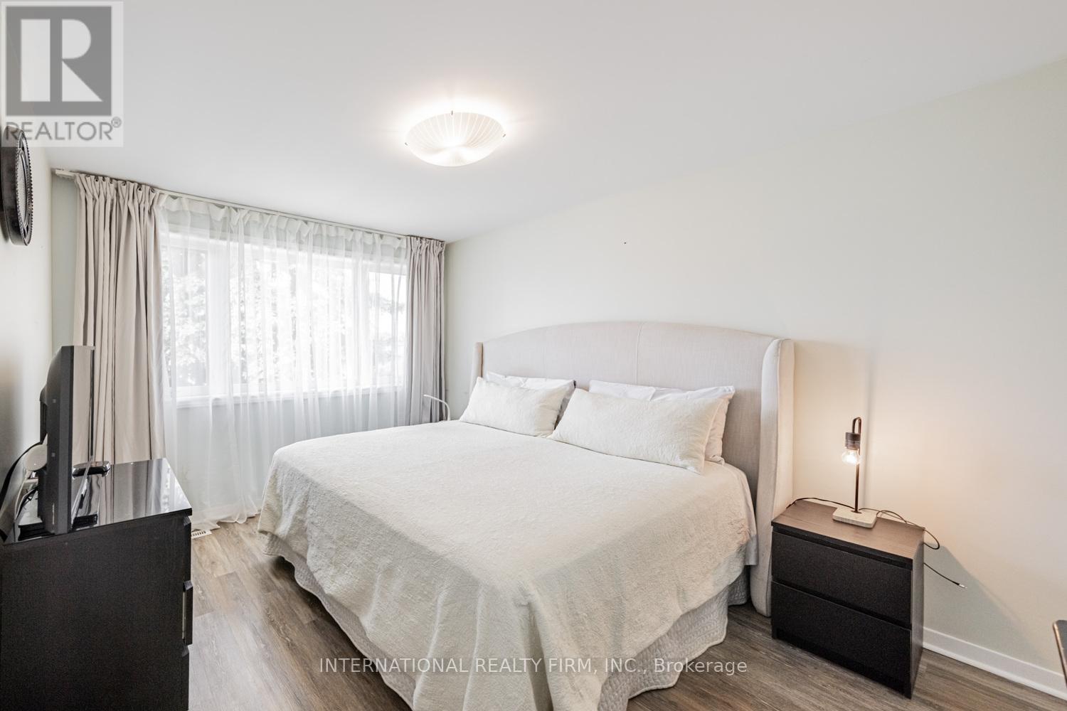 49 Lapp Street, Toronto (Rockcliffe-Smythe), Ontario  M6N 3W5 - Photo 17 - W12501520