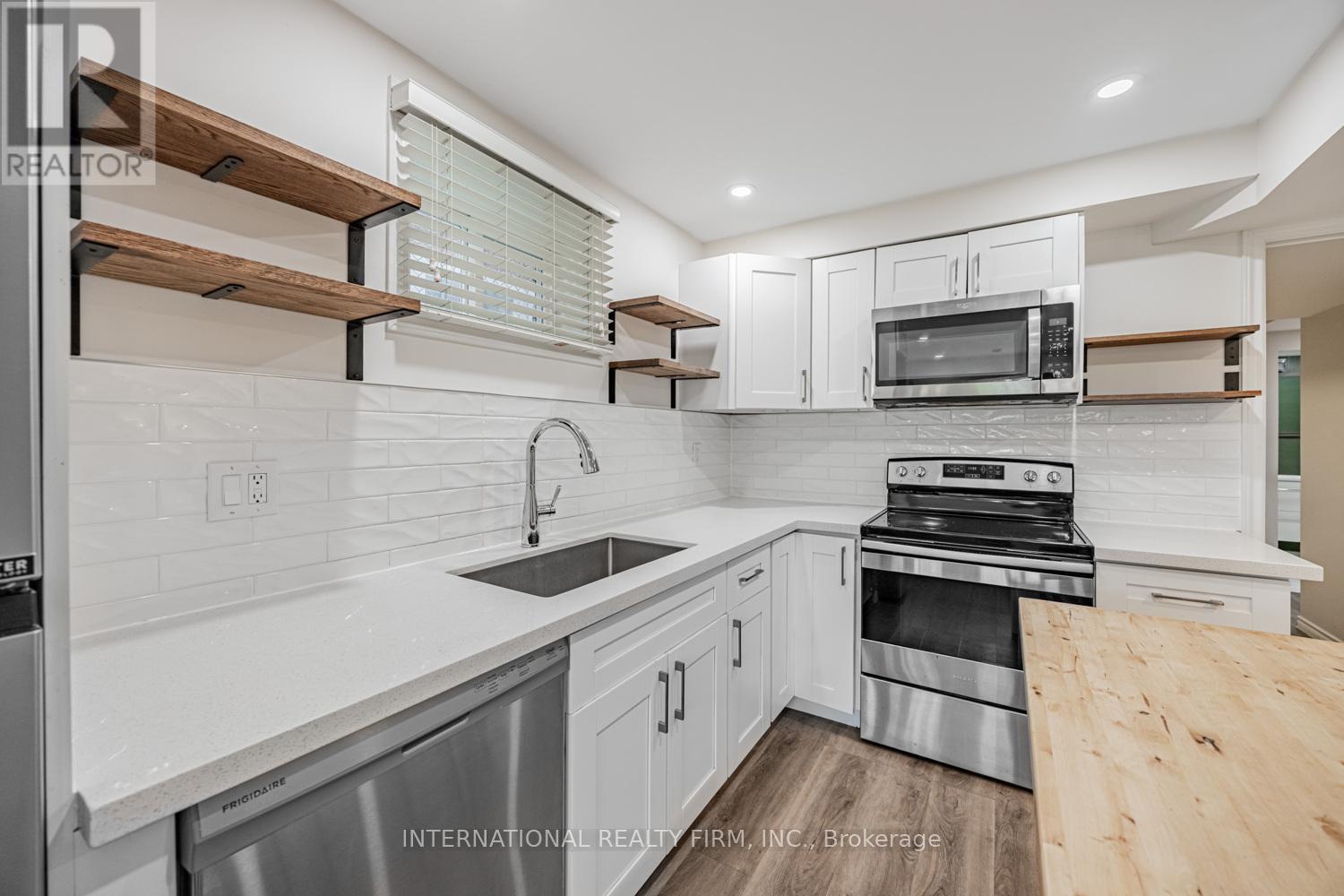 49 Lapp Street, Toronto (Rockcliffe-Smythe), Ontario  M6N 3W5 - Photo 27 - W12501520