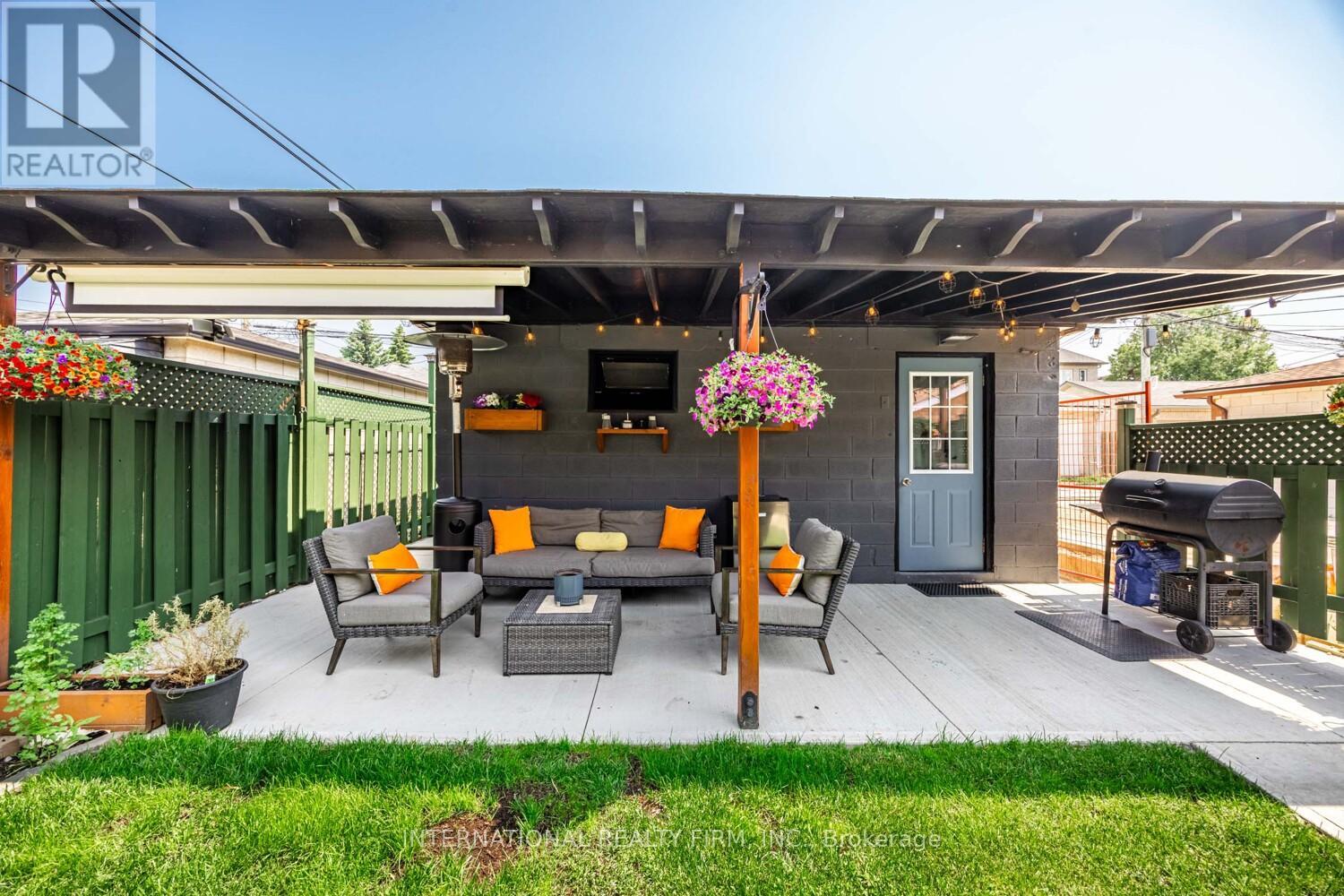 49 Lapp Street, Toronto (Rockcliffe-Smythe), Ontario  M6N 3W5 - Photo 35 - W12501520