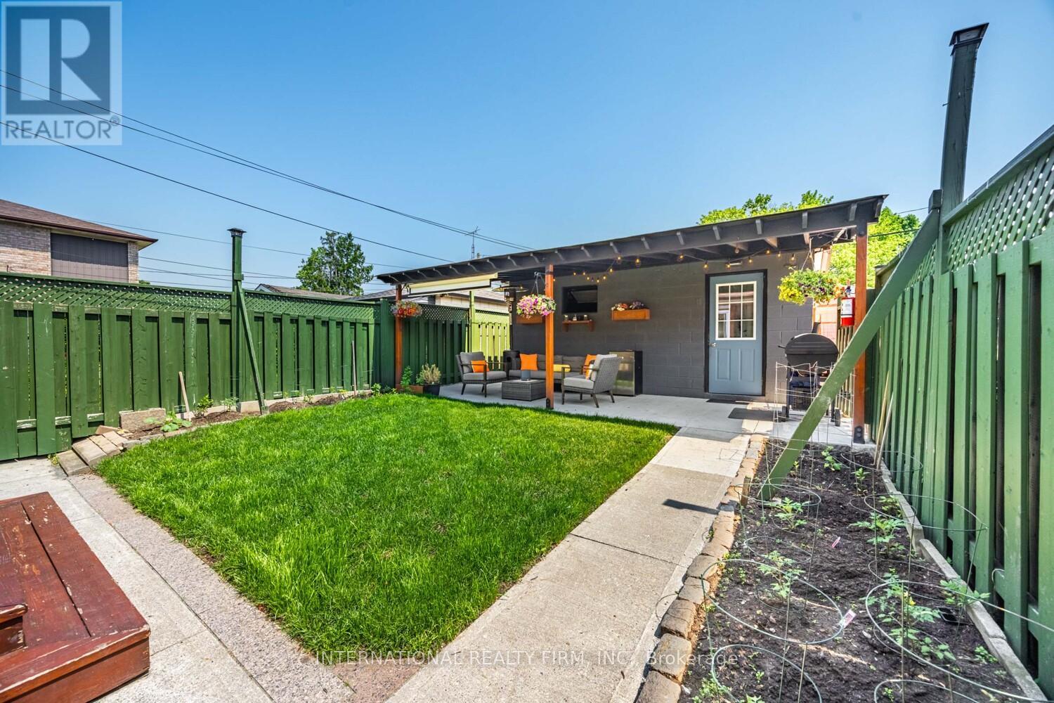 49 Lapp Street, Toronto (Rockcliffe-Smythe), Ontario  M6N 3W5 - Photo 37 - W12501520