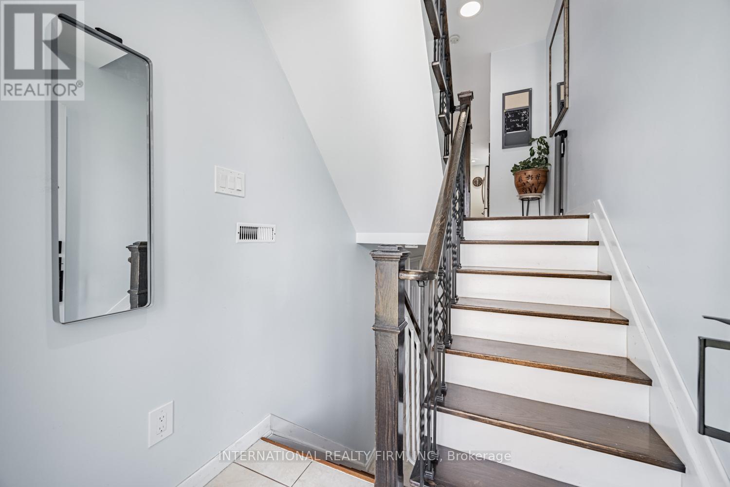 49 Lapp Street, Toronto (Rockcliffe-Smythe), Ontario  M6N 3W5 - Photo 5 - W12501520