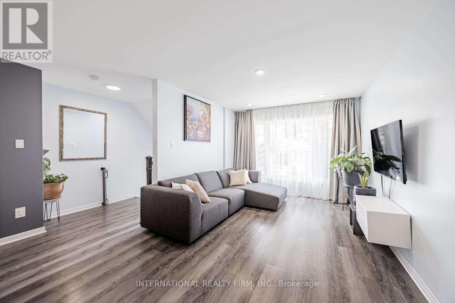 49 Lapp Street, Toronto (Rockcliffe-Smythe), Ontario  M6N 3W5 - Photo 6 - W12501520