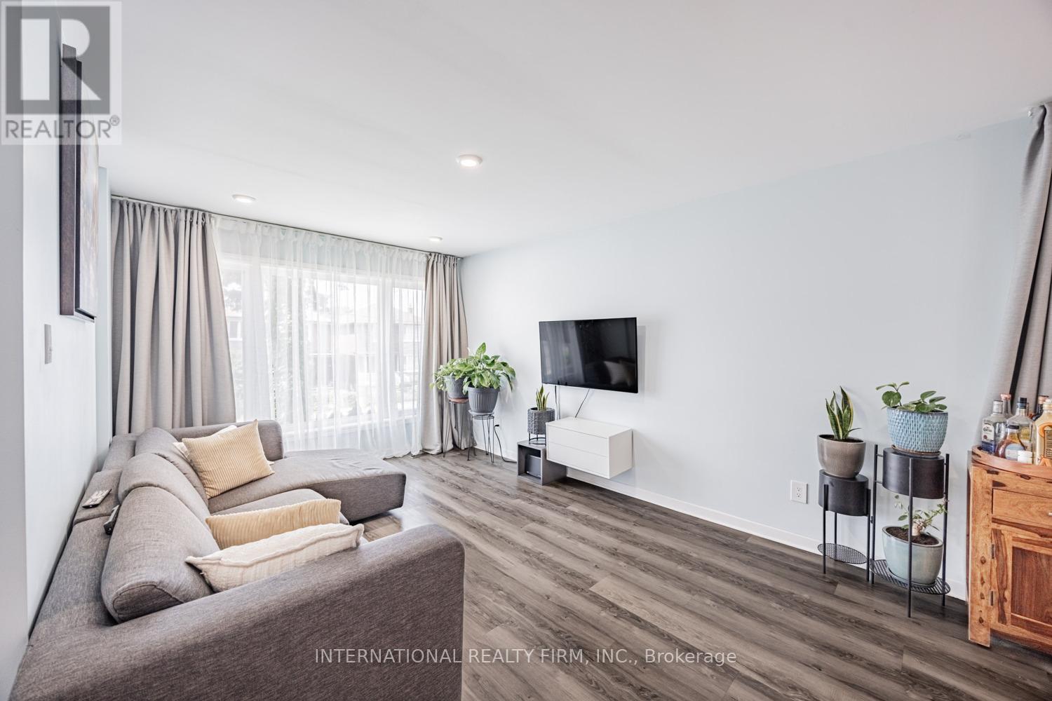 49 Lapp Street, Toronto (Rockcliffe-Smythe), Ontario  M6N 3W5 - Photo 7 - W12501520