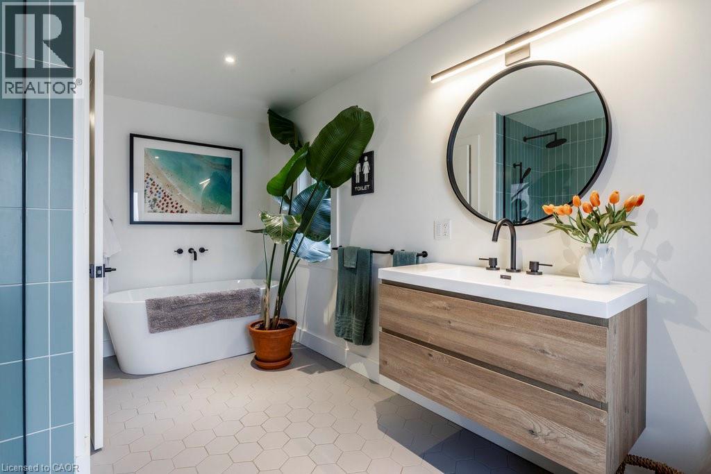 284 Houghton Avenue S, Hamilton, Ontario  L8K 2N3 - Photo 35 - 40784907