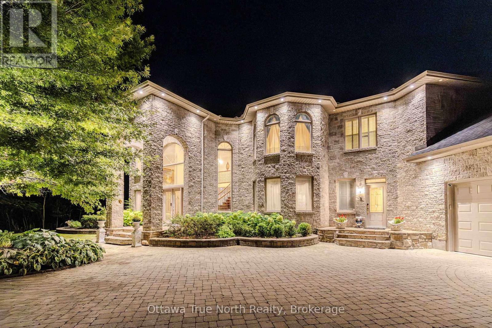 5884 EARLSCOURT CRESCENT, Ottawa, Ontario