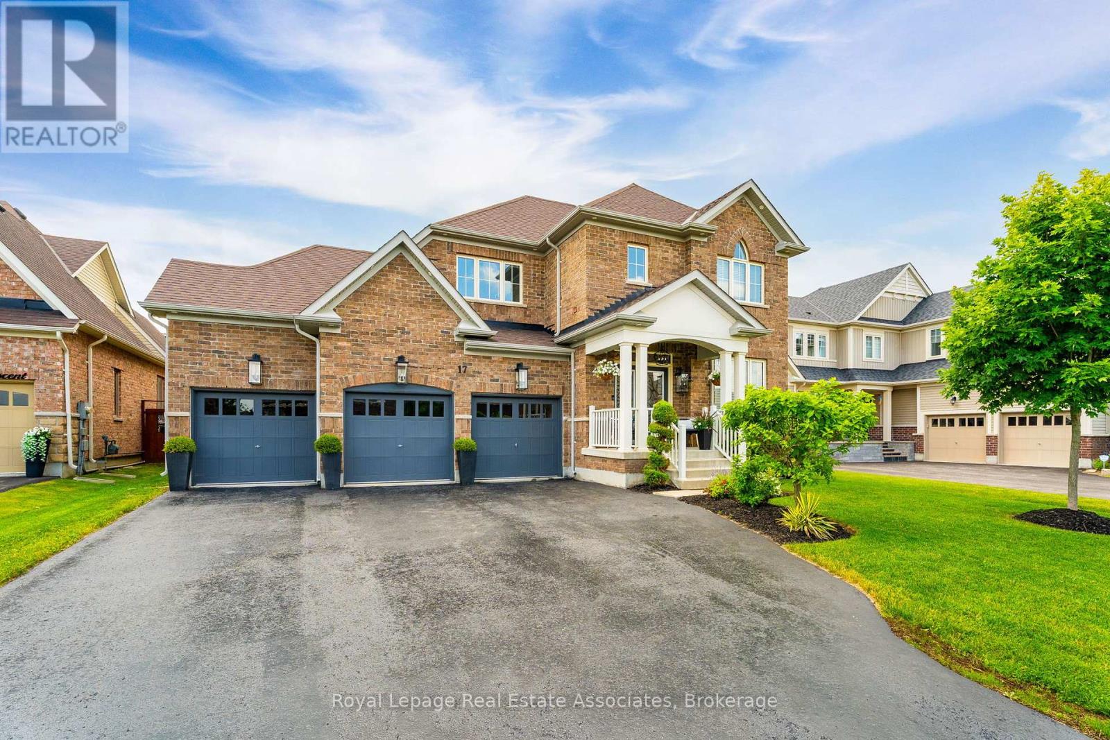 17 Mitchell Crescent, Mono, Ontario  L9W 6W6 - Photo 3 - X12501470