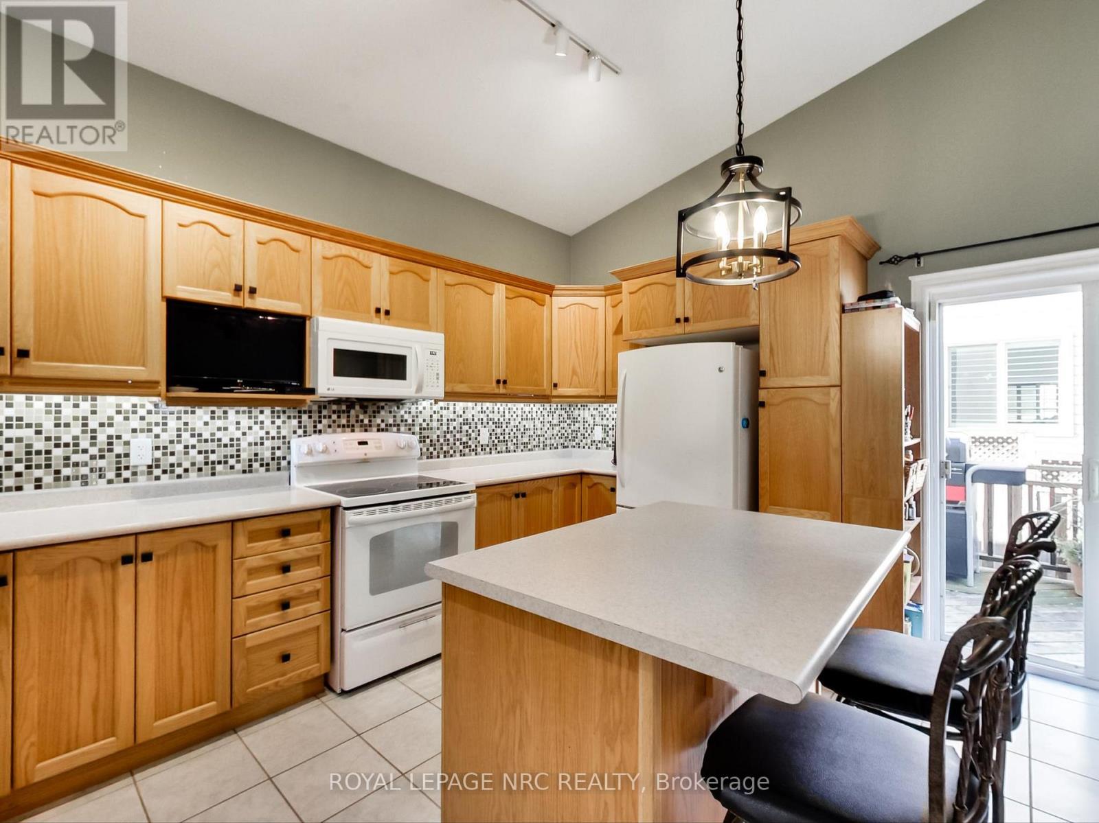 27 Cherry Avenue, West Lincoln, Ontario  L0R 2A0 - Photo 11 - X12501530