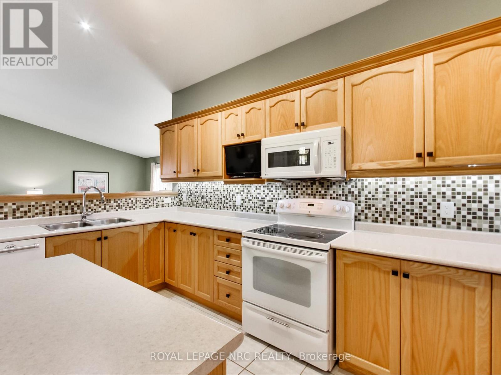 27 Cherry Avenue, West Lincoln, Ontario  L0R 2A0 - Photo 17 - X12501530