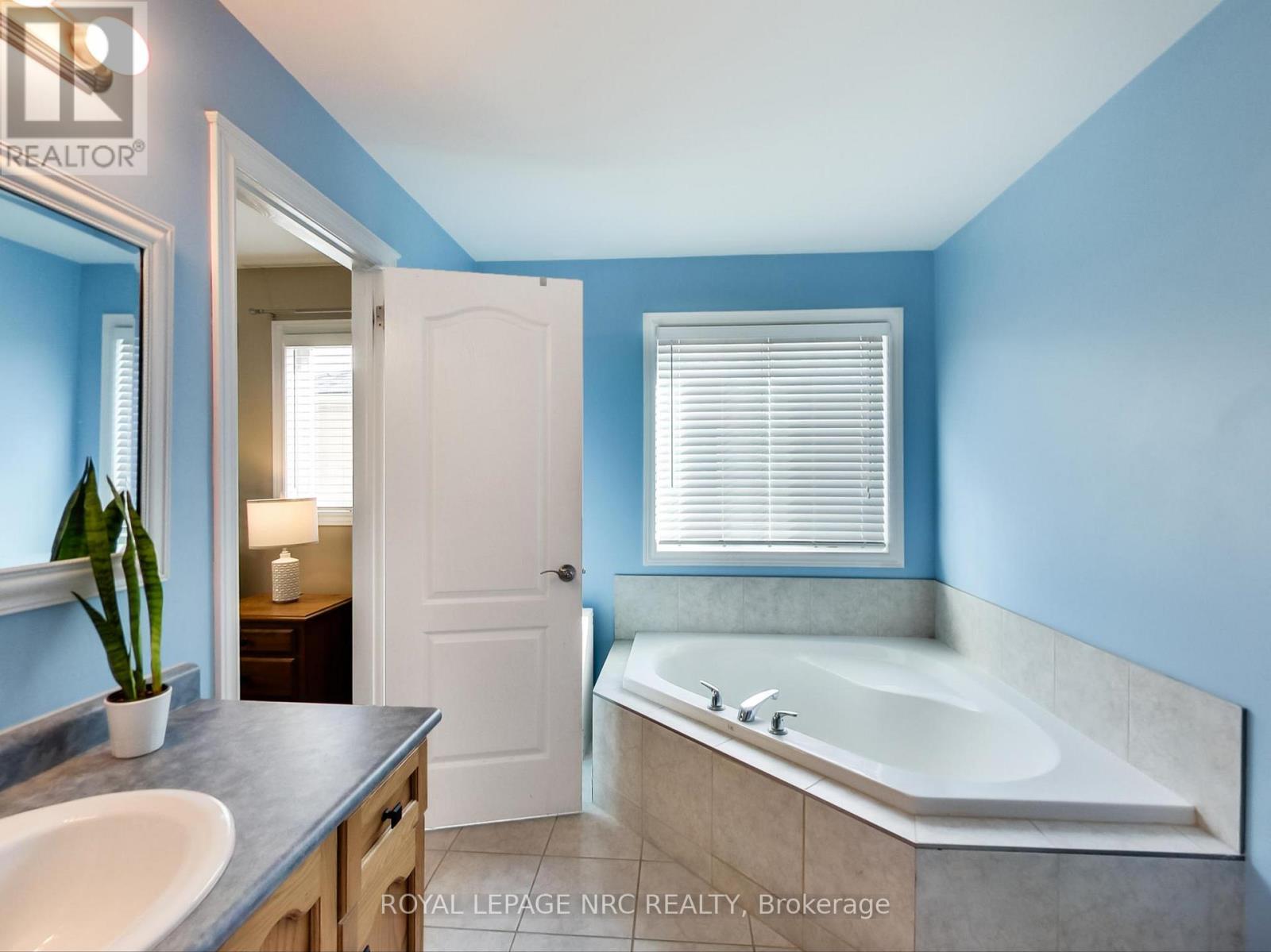 27 Cherry Avenue, West Lincoln, Ontario  L0R 2A0 - Photo 24 - X12501530