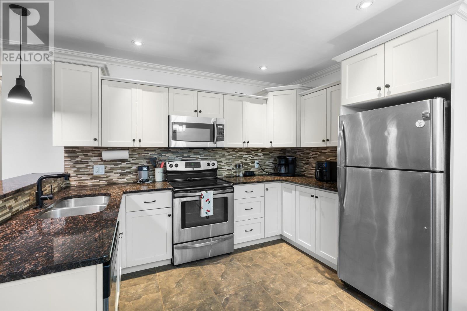 101 53 Glen Stewart Drive, Stratford, Prince Edward Island  C1B 2A8 - Photo 5 - 202527078