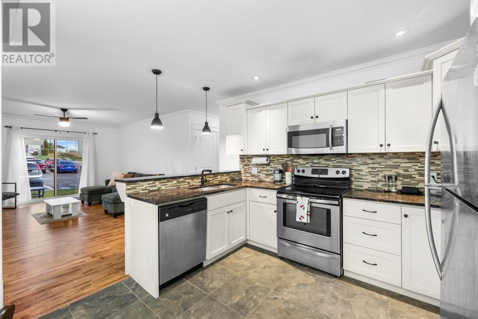 101 53 Glen Stewart Drive, Stratford, Prince Edward Island  C1B 2A8 - Photo 6 - 202527078