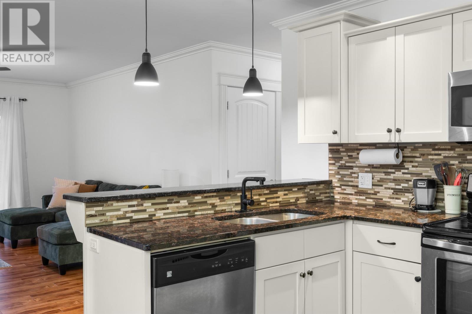 101 53 Glen Stewart Drive, Stratford, Prince Edward Island  C1B 2A8 - Photo 7 - 202527078