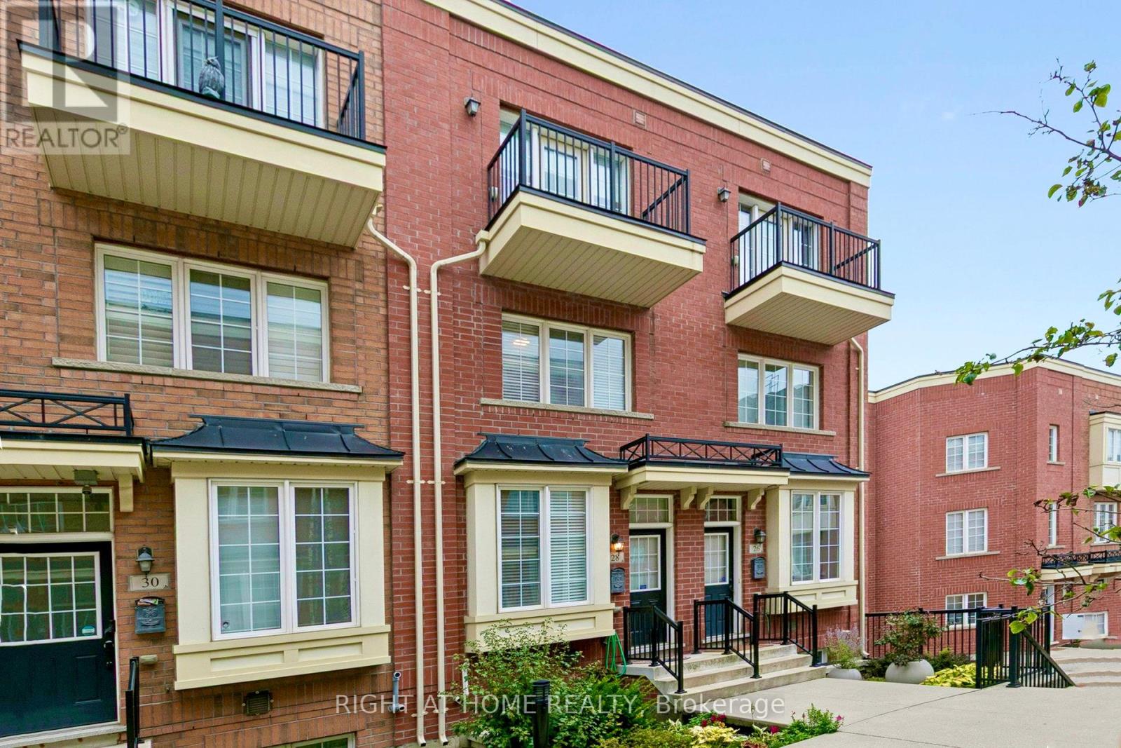 28 RAFFEIX LANE, Toronto, Ontario