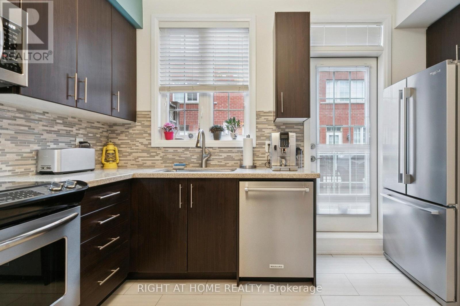 28 Raffeix Lane, Toronto, Ontario  M5A 0G5 - Photo 16 - C12501554