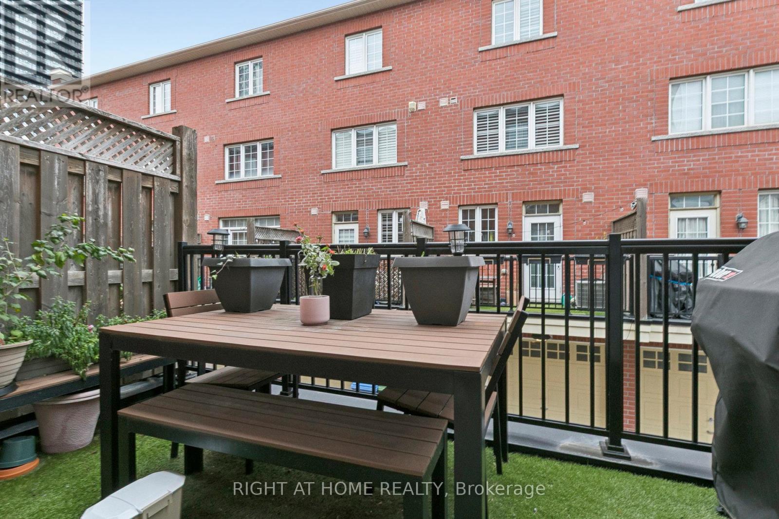 28 Raffeix Lane, Toronto, Ontario  M5A 0G5 - Photo 18 - C12501554