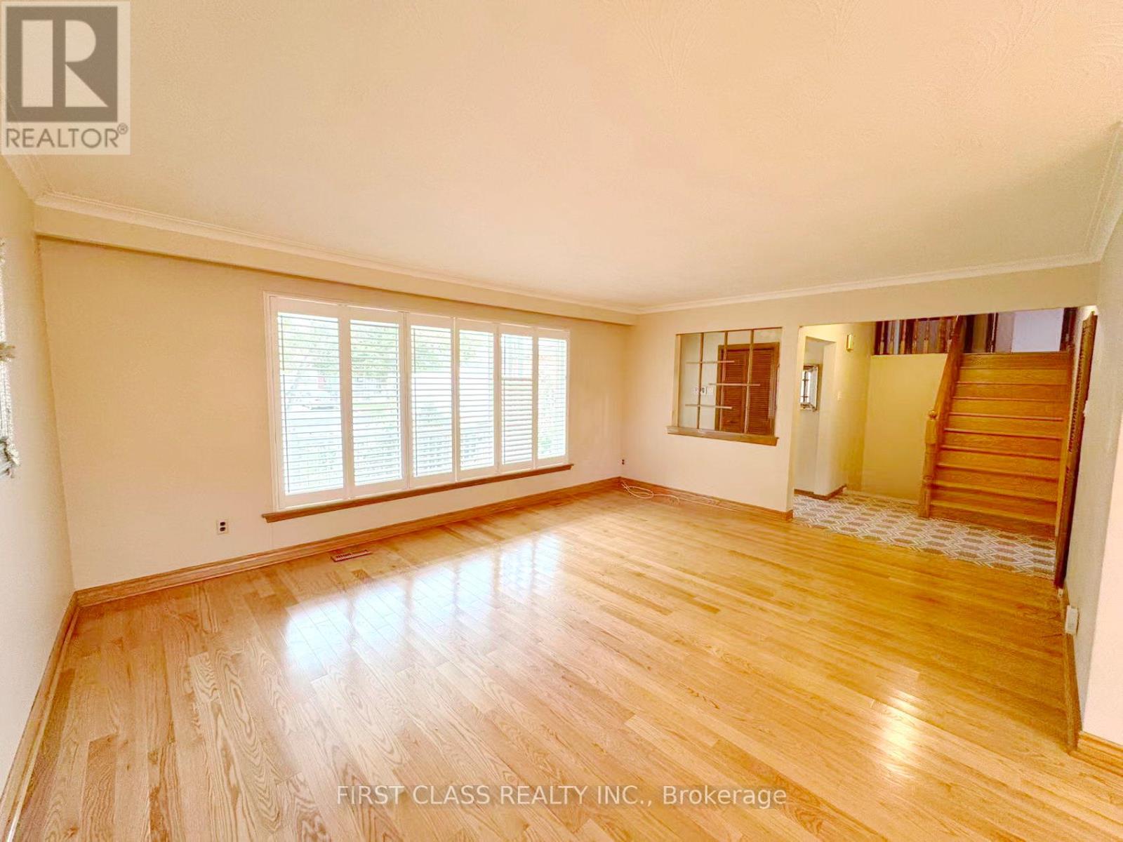 Upper Unit - 3277 Cardross Road, Mississauga, Ontario  L4X 2N4 - Photo 10 - W12458738