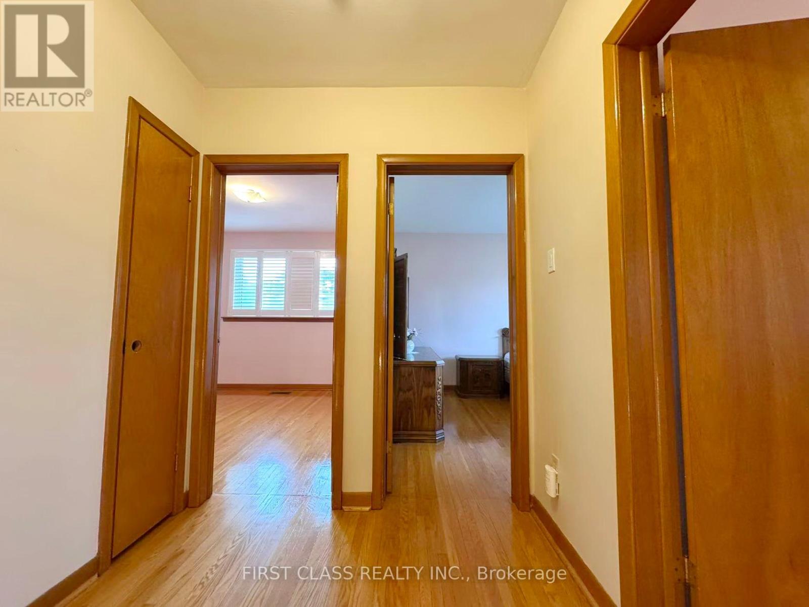 Upper Unit - 3277 Cardross Road, Mississauga, Ontario  L4X 2N4 - Photo 22 - W12458738