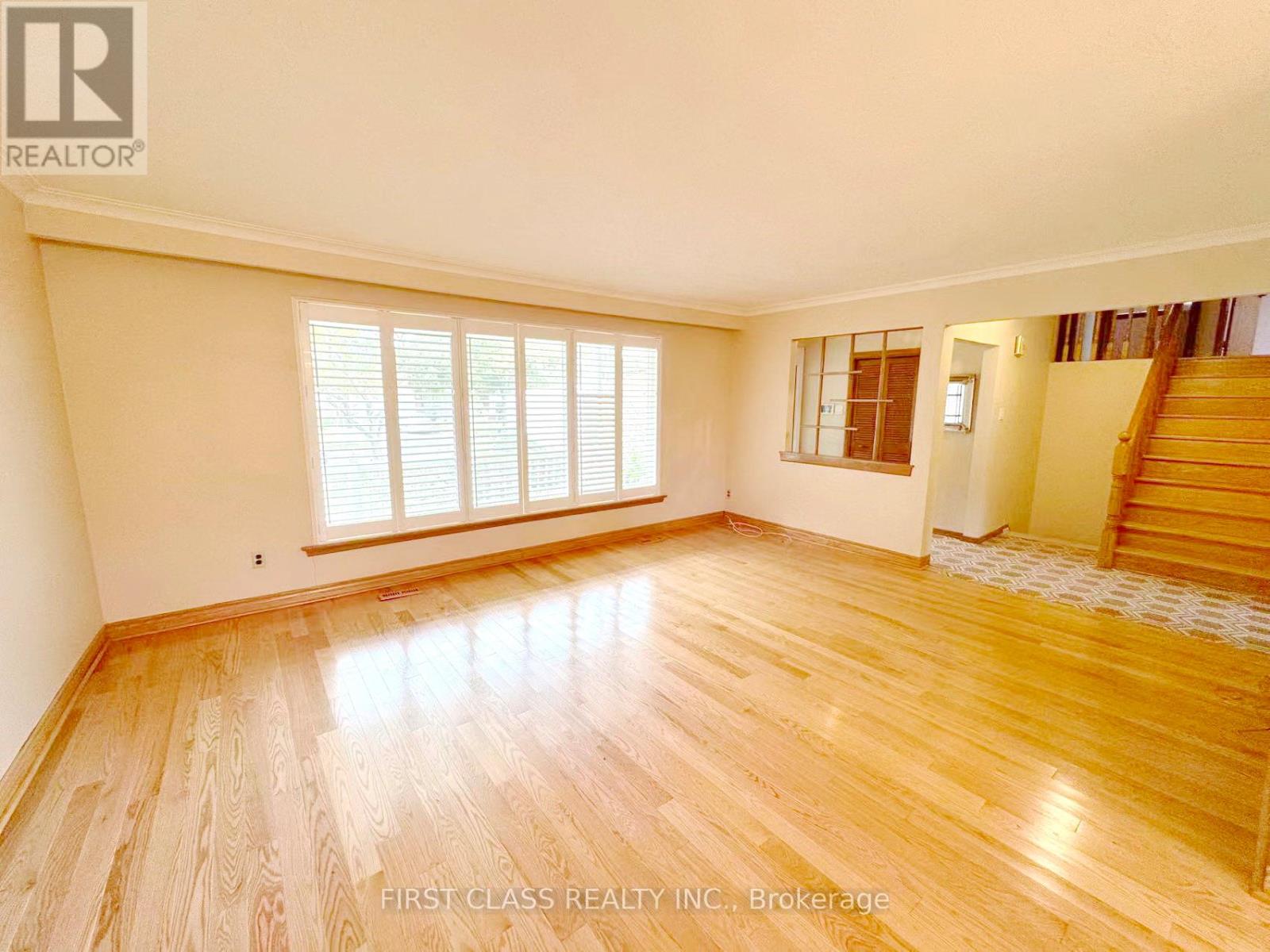 Upper Unit - 3277 Cardross Road, Mississauga, Ontario  L4X 2N4 - Photo 14 - W12458738