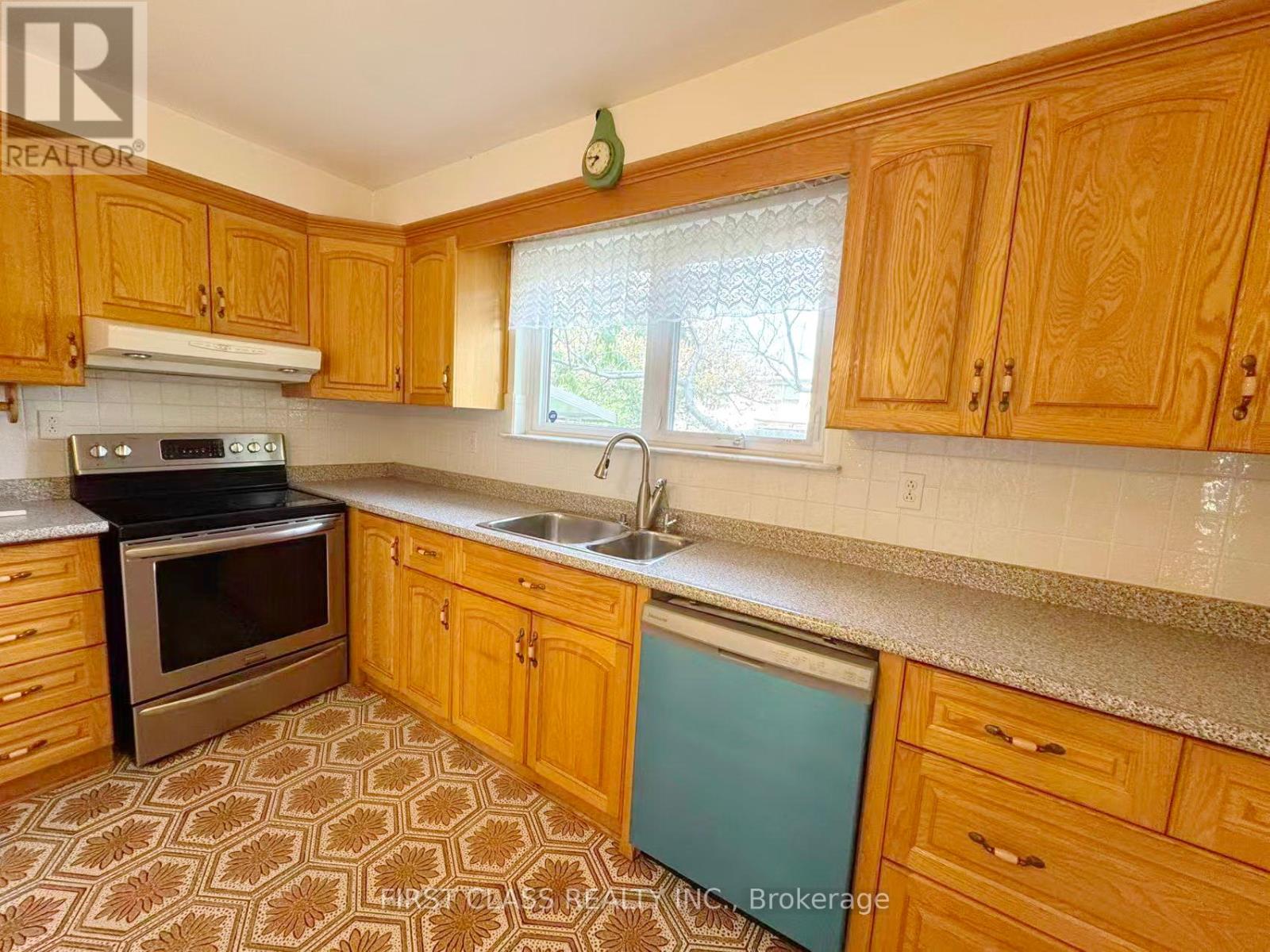 Upper Unit - 3277 Cardross Road, Mississauga, Ontario  L4X 2N4 - Photo 20 - W12458738