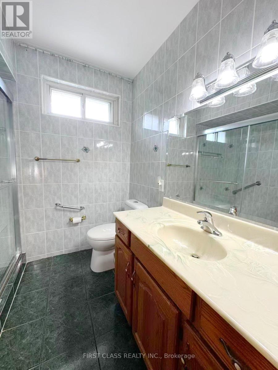 Upper Unit - 3277 Cardross Road, Mississauga, Ontario  L4X 2N4 - Photo 24 - W12458738