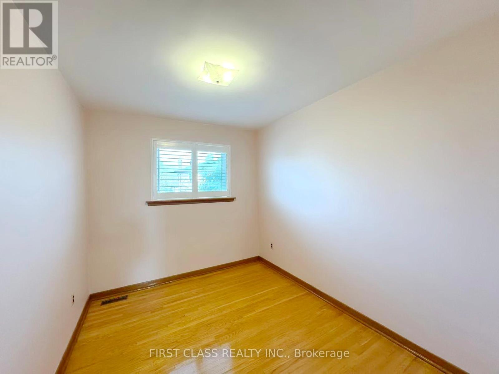 Upper Unit - 3277 Cardross Road, Mississauga, Ontario  L4X 2N4 - Photo 26 - W12458738