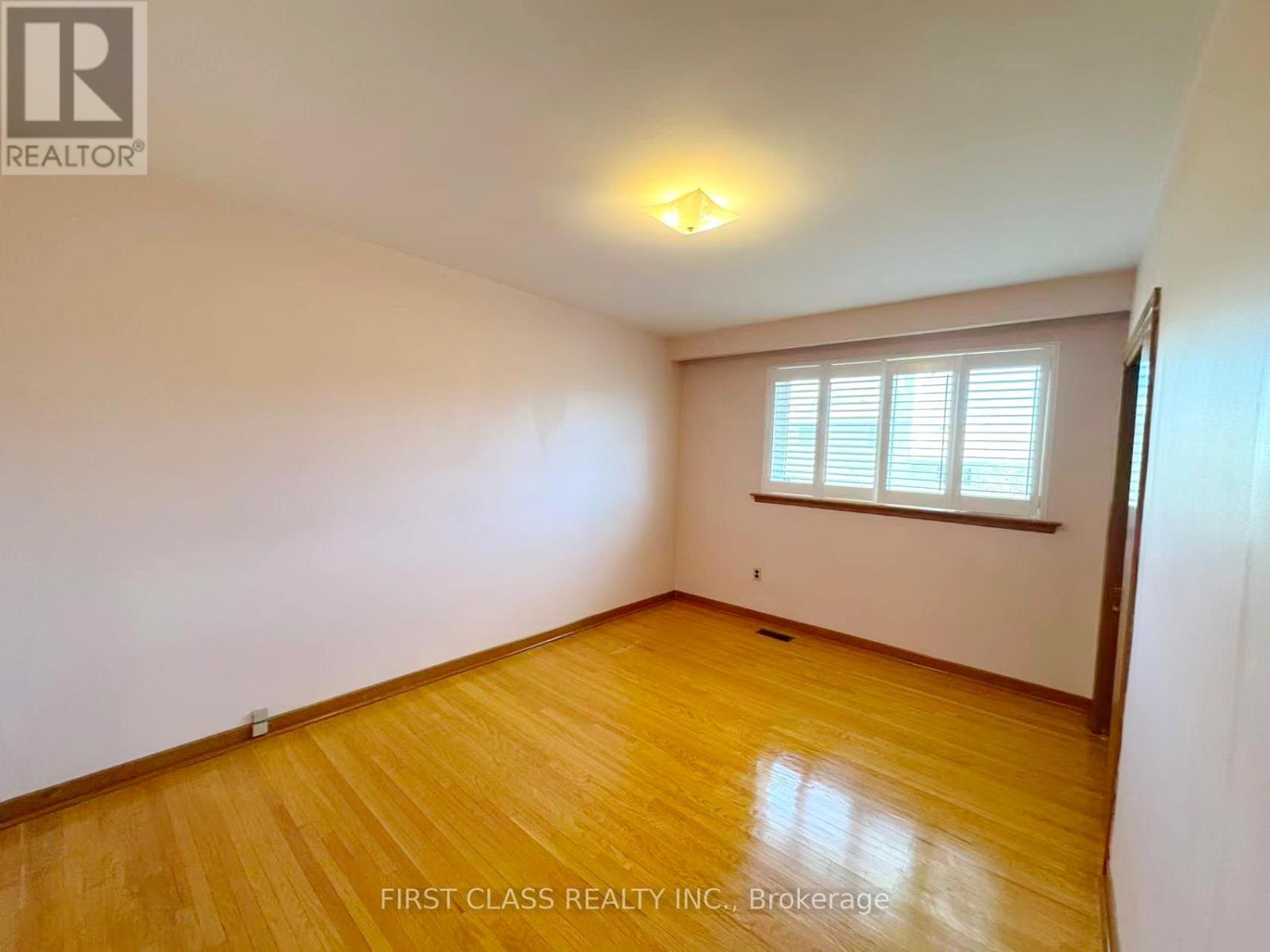 Upper Unit - 3277 Cardross Road, Mississauga, Ontario  L4X 2N4 - Photo 32 - W12458738