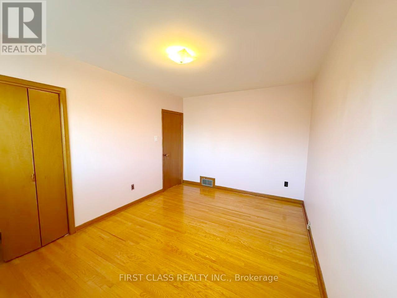 Upper Unit - 3277 Cardross Road, Mississauga, Ontario  L4X 2N4 - Photo 33 - W12458738