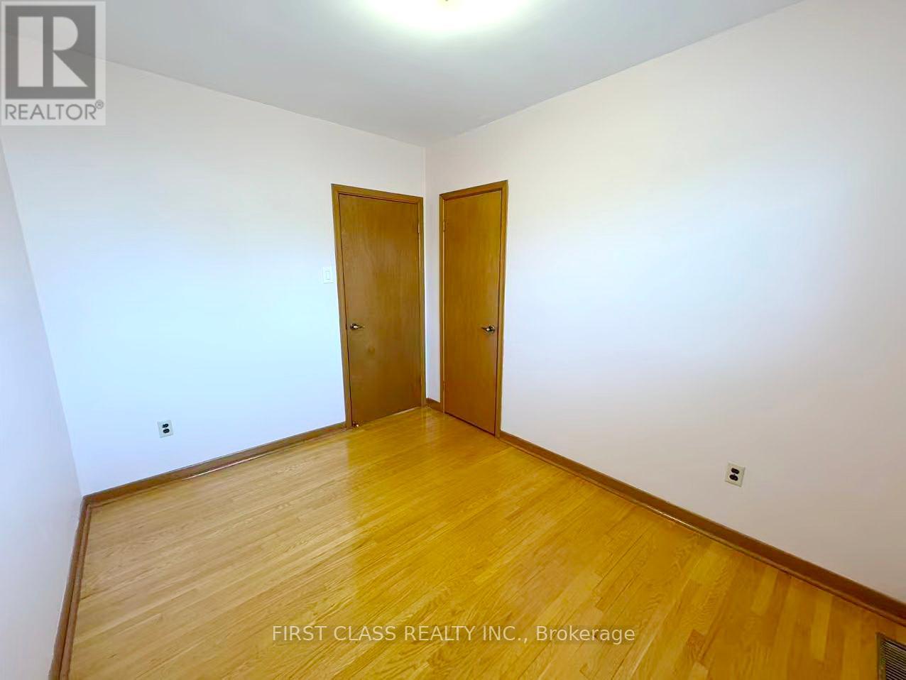 Upper Unit - 3277 Cardross Road, Mississauga, Ontario  L4X 2N4 - Photo 29 - W12458738