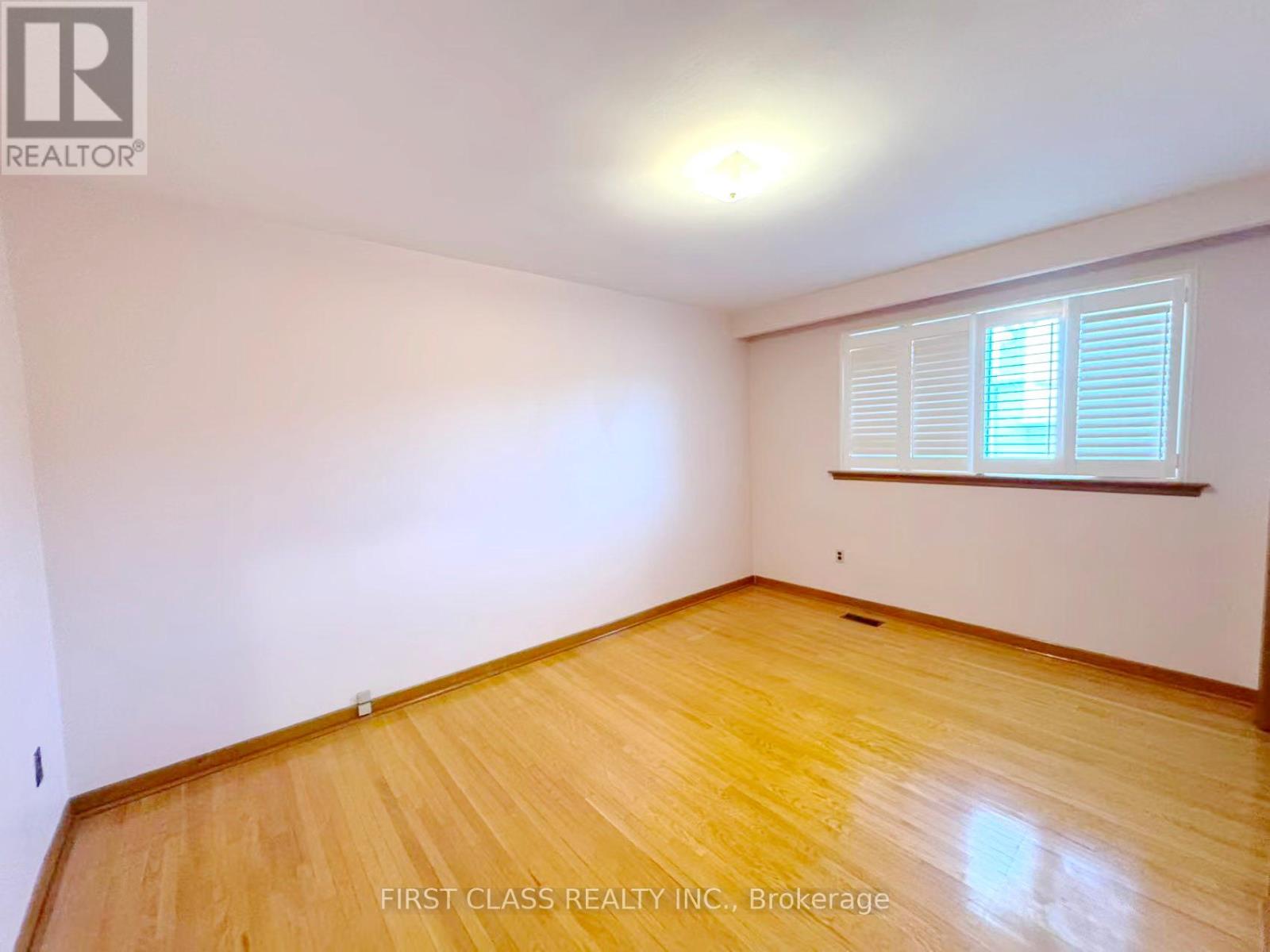 Upper Unit - 3277 Cardross Road, Mississauga, Ontario  L4X 2N4 - Photo 30 - W12458738