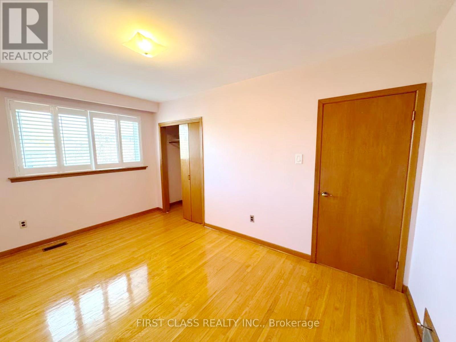 Upper Unit - 3277 Cardross Road, Mississauga, Ontario  L4X 2N4 - Photo 34 - W12458738