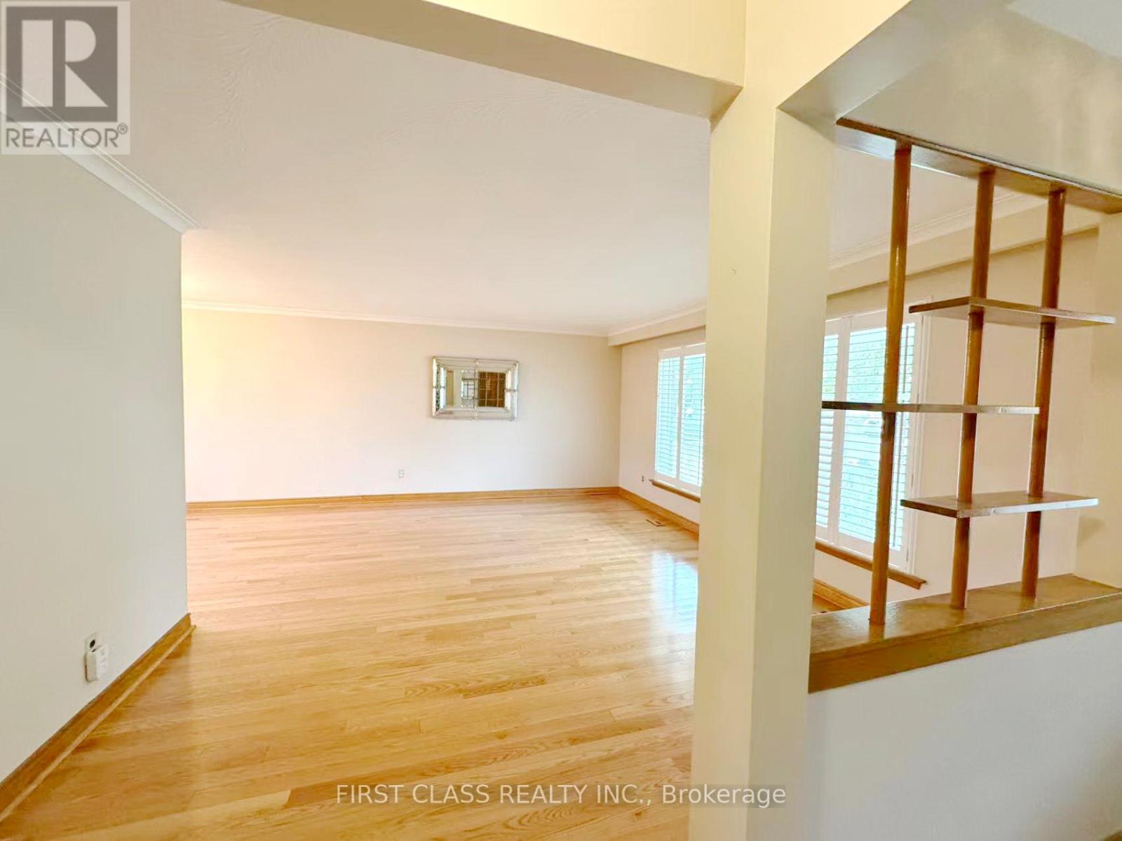 Upper Unit - 3277 Cardross Road, Mississauga, Ontario  L4X 2N4 - Photo 7 - W12458738