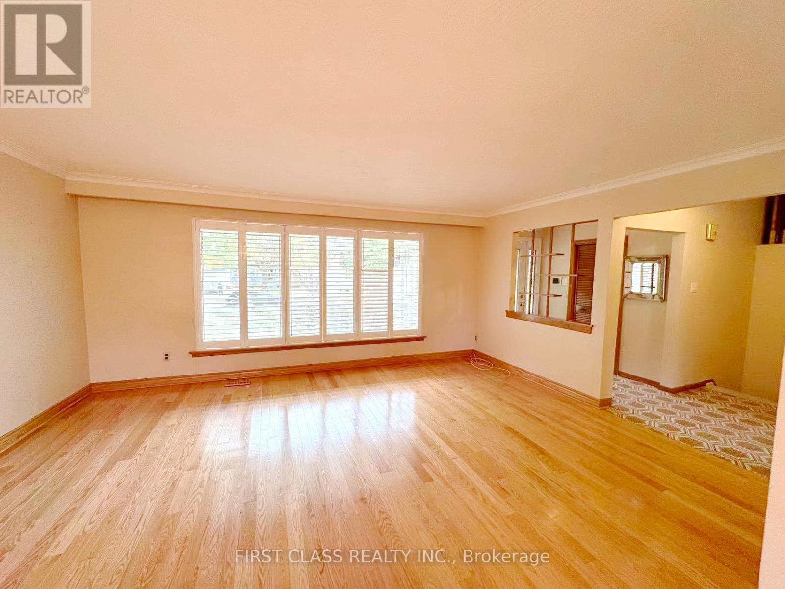 Upper Unit - 3277 Cardross Road, Mississauga, Ontario  L4X 2N4 - Photo 9 - W12458738