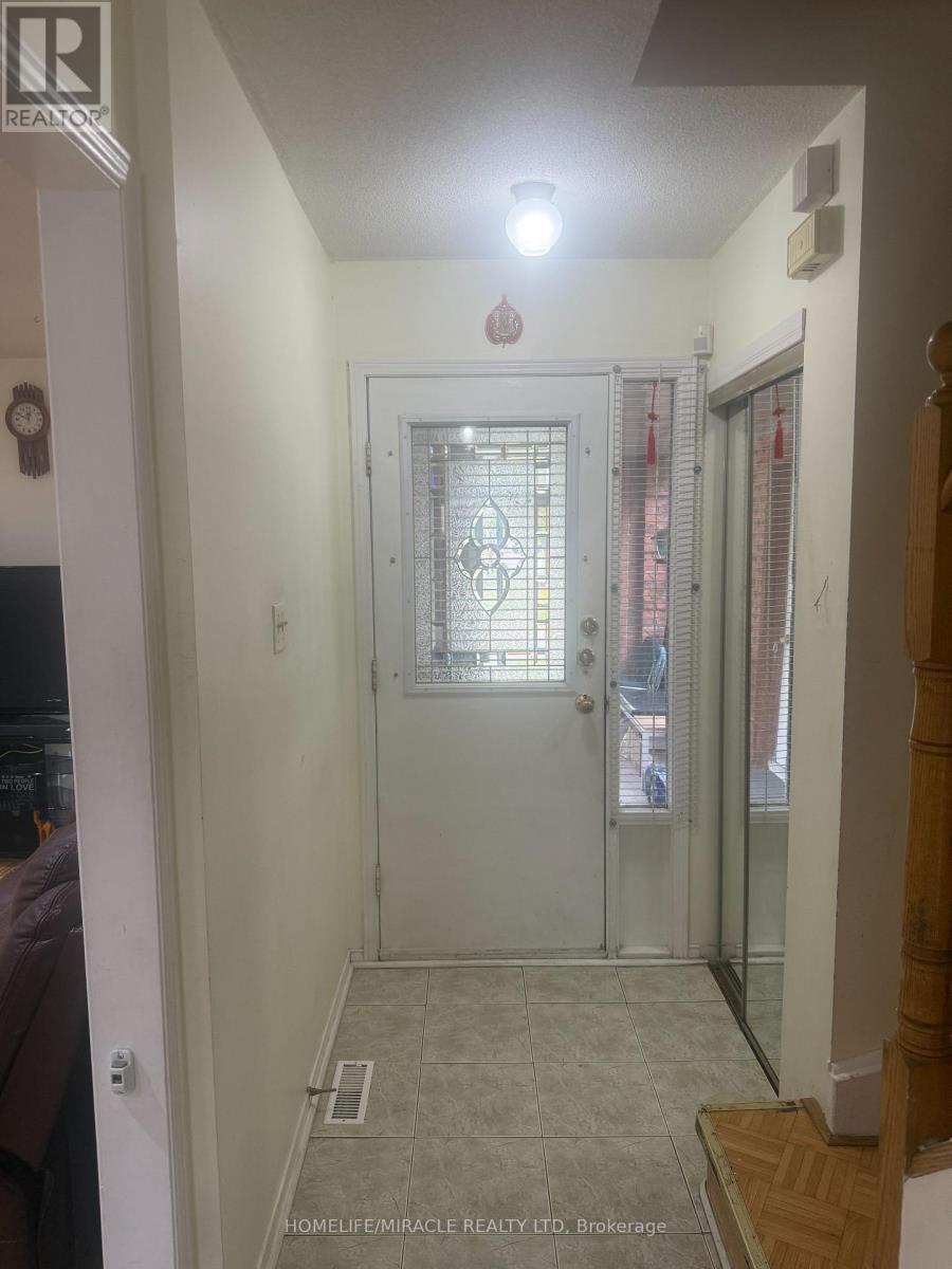 Main &second Floor - 2 Ketchum Crescent, Markham (Middlefield), Ontario  L3S 3G2 - Photo 8 - N12501556