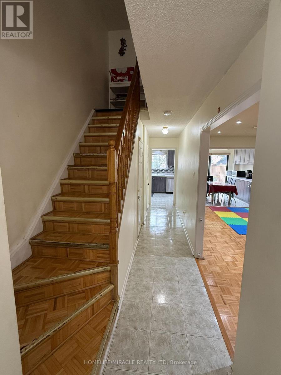 Main &second Floor - 2 Ketchum Crescent, Markham (Middlefield), Ontario  L3S 3G2 - Photo 9 - N12501556