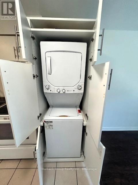 208 - 28 Victoria Avenue N, Hamilton, Ontario  L8L 5E1 - Photo 7 - X12501576