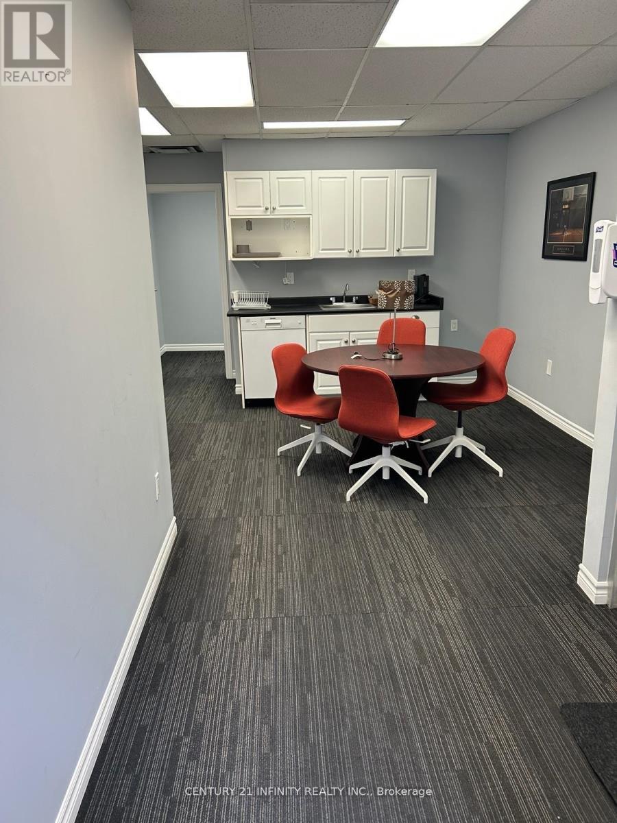 209 - 323 Kerr Street, Oakville (Co Central), Ontario  L6K 3B6 - Photo 10 - W12501608