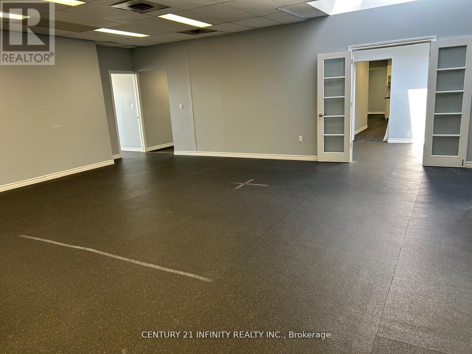 209 - 323 Kerr Street, Oakville (Co Central), Ontario  L6K 3B6 - Photo 4 - W12501608