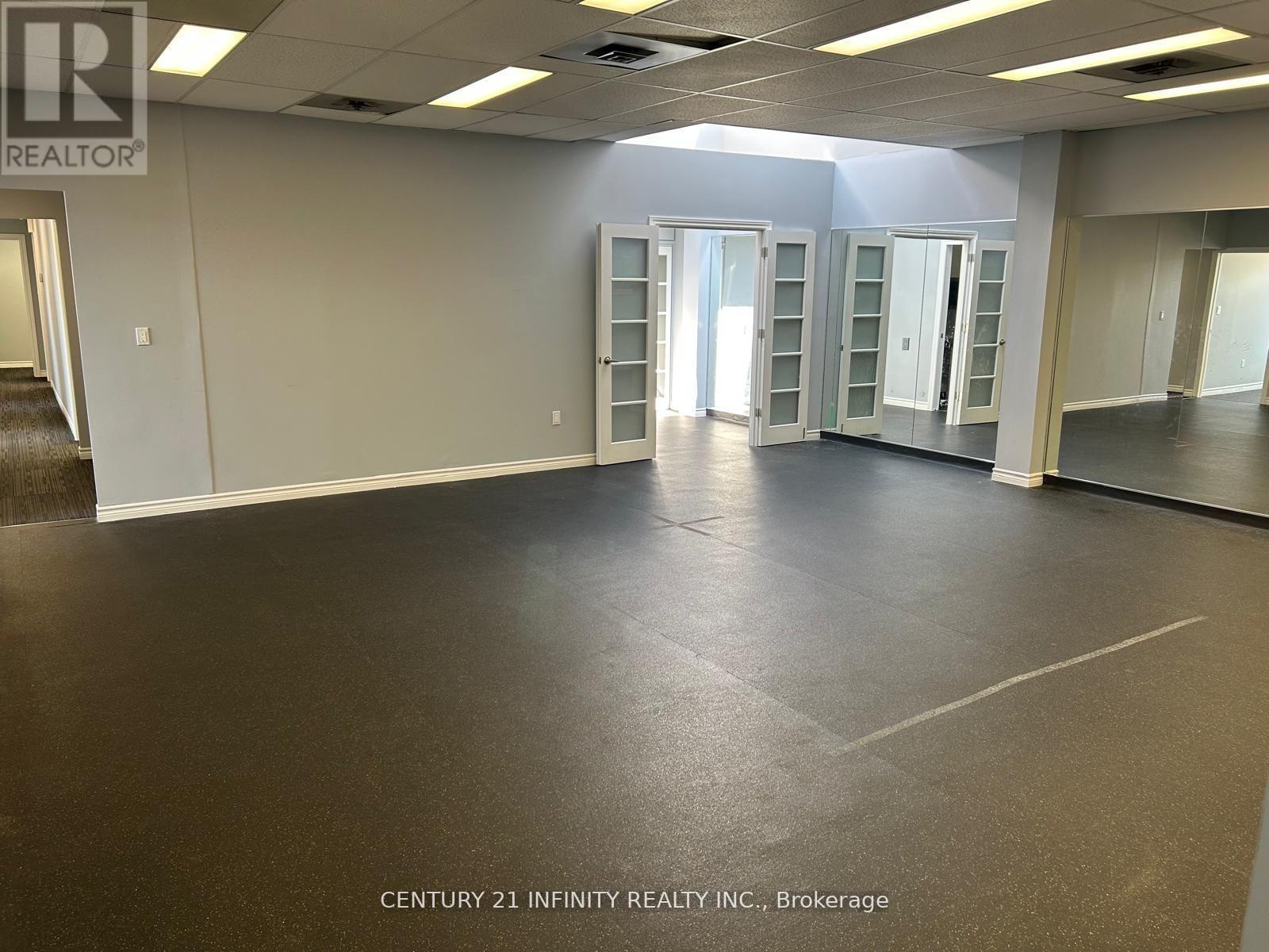 209 - 323 Kerr Street, Oakville (Co Central), Ontario  L6K 3B6 - Photo 5 - W12501608