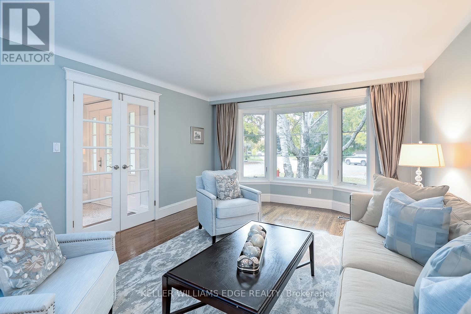 359 Camelot Court, Burlington, Ontario  L7L 2G2 - Photo 10 - W12501548