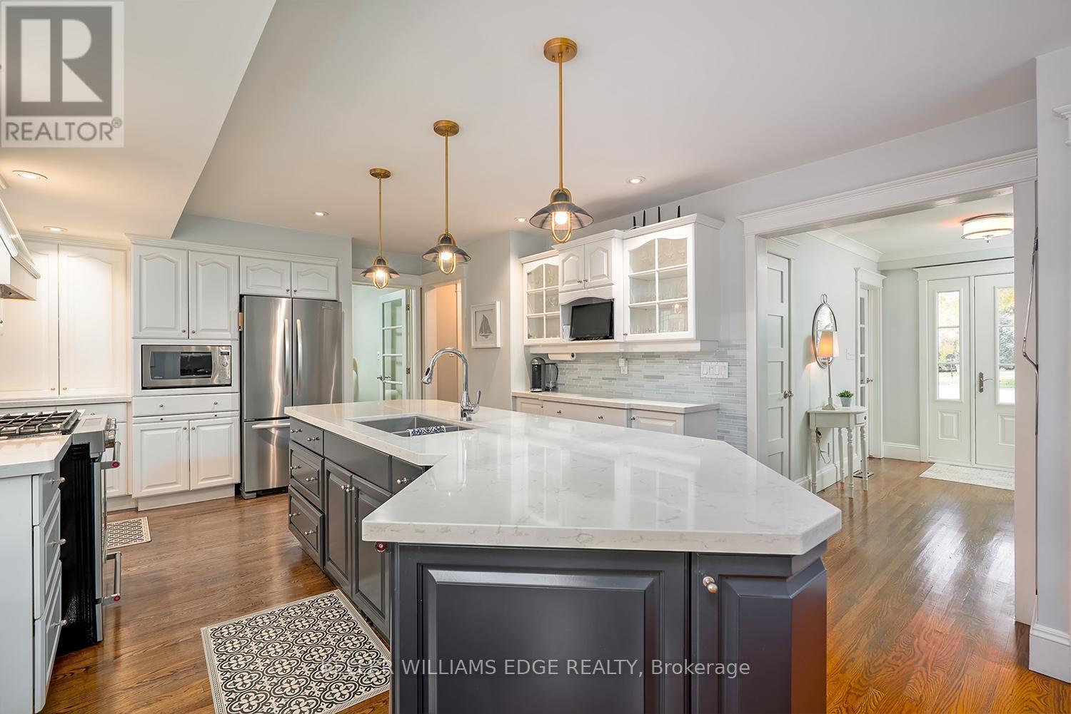 359 Camelot Court, Burlington, Ontario  L7L 2G2 - Photo 16 - W12501548