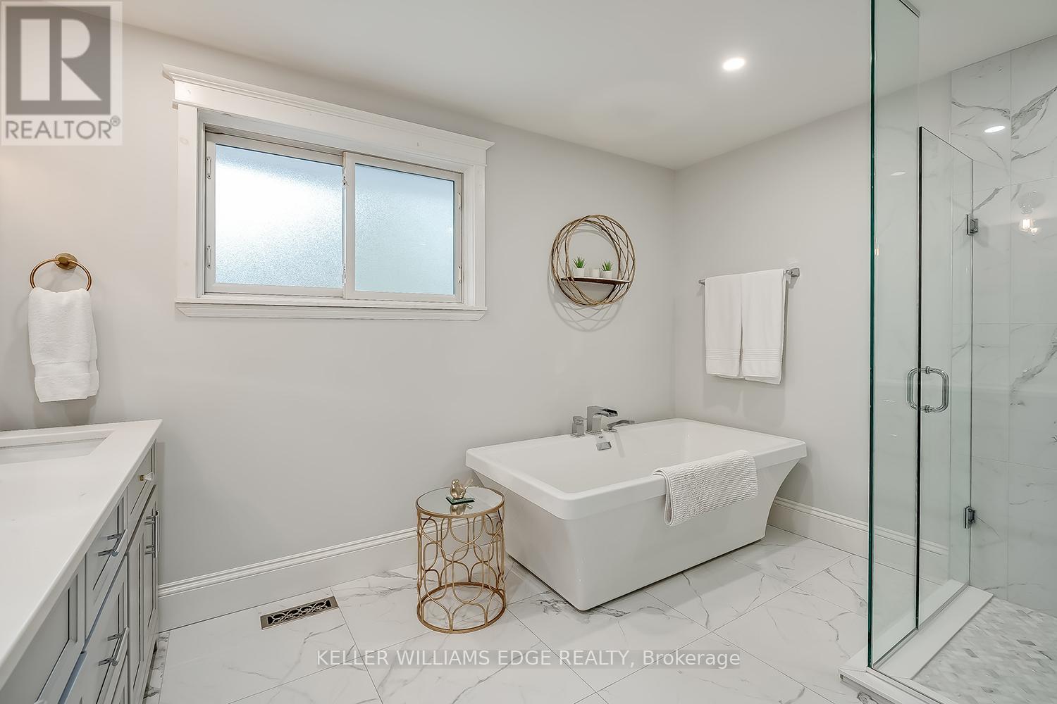 359 Camelot Court, Burlington, Ontario  L7L 2G2 - Photo 24 - W12501548