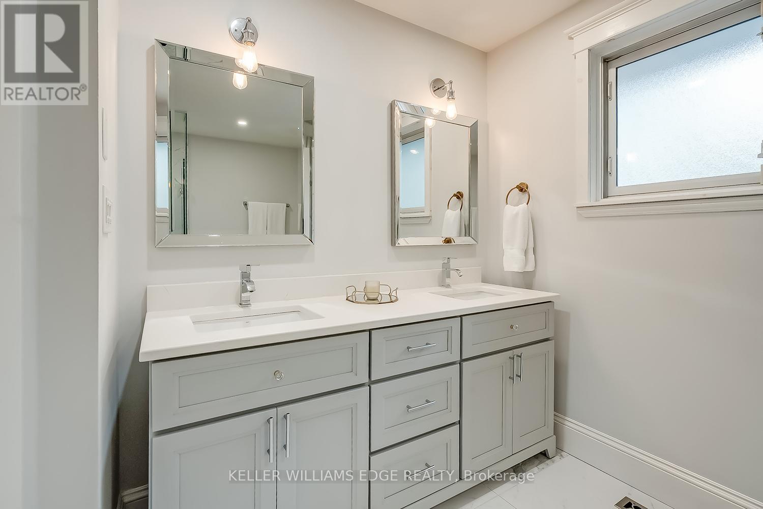 359 Camelot Court, Burlington, Ontario  L7L 2G2 - Photo 25 - W12501548